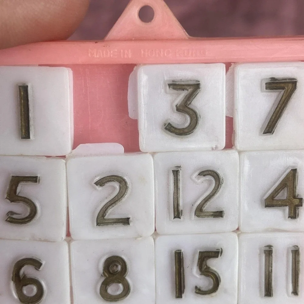 Lot of 2 VTG 1950s 15 Number Sliding Puzzles Handheld Plastic Brain‎ Teasers Toy
